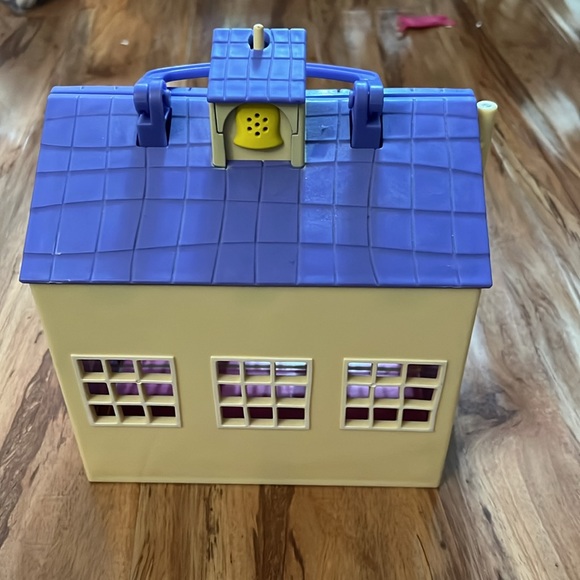 Peppa Pig School Playset - Picture 5 of 11